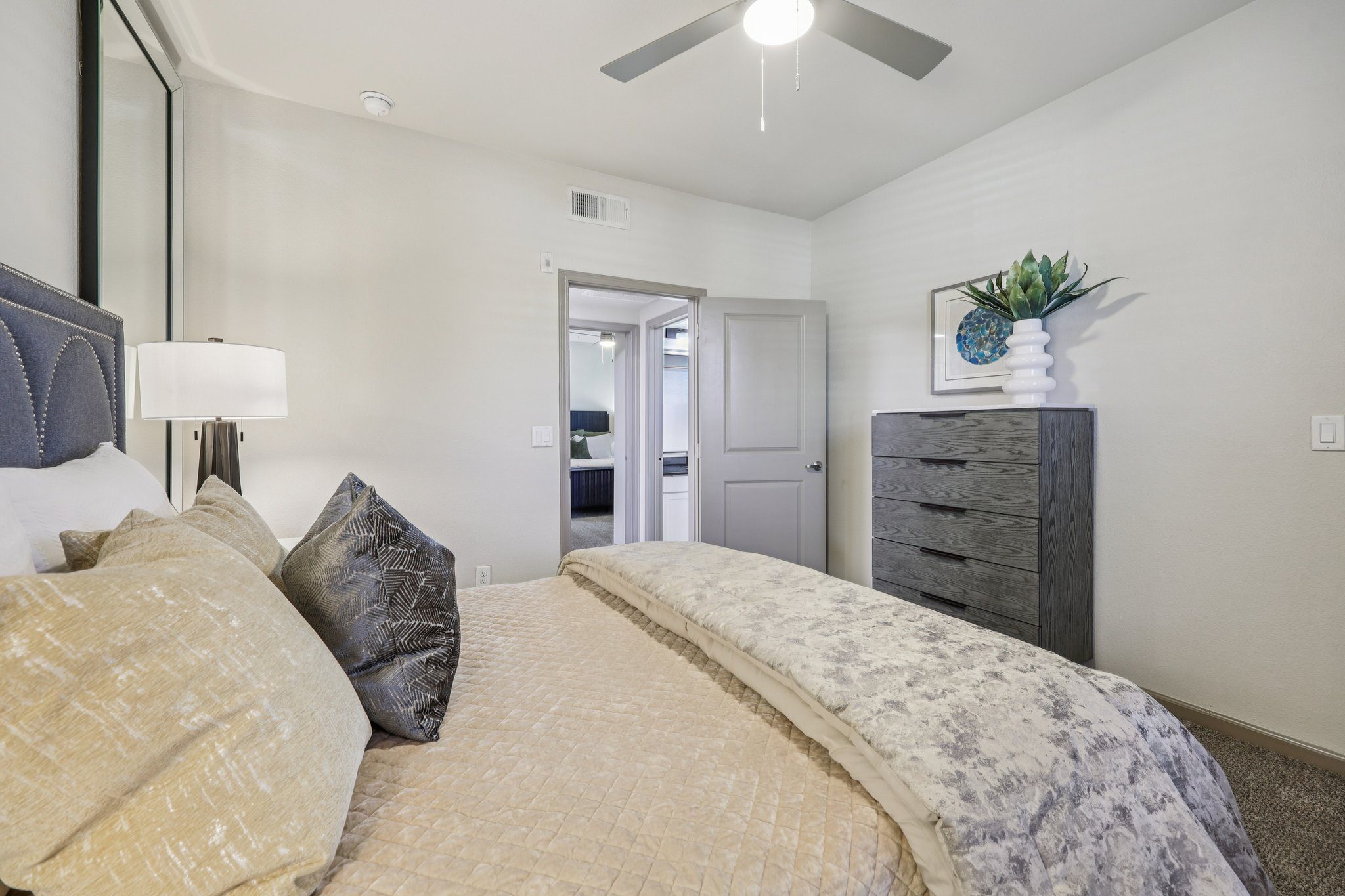 Vine + Vail Townhomes And Apartments